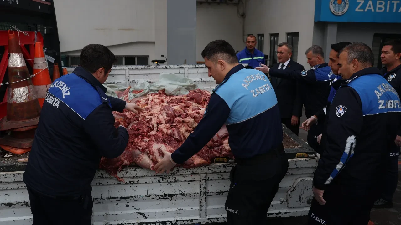 Vatandaşlara zehirleyeceklerdi! 500 kilogram bozulmuş et ele geçirildi 