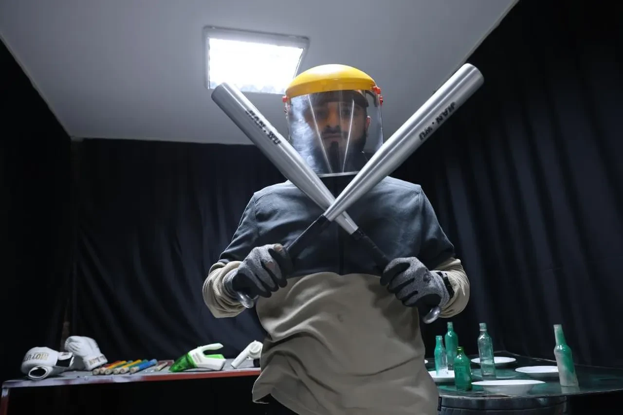 Çiftlerin en sevdiği aktivite haline geldi! Öfke evi hiç boş kalmıyor, gelen kırıp döküp gidiyor