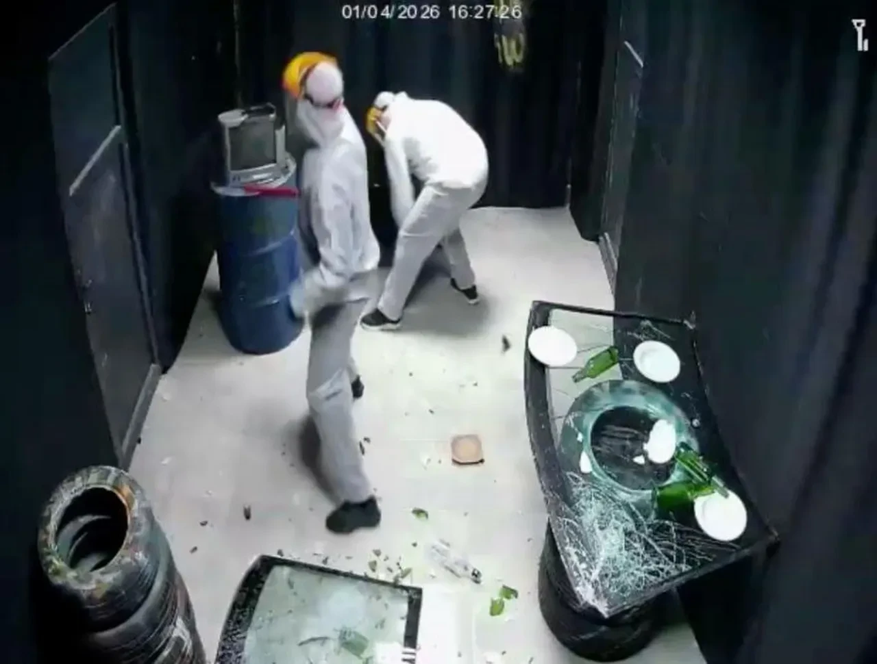 Çiftlerin en sevdiği aktivite haline geldi! Öfke evi hiç boş kalmıyor, gelen kırıp döküp gidiyor