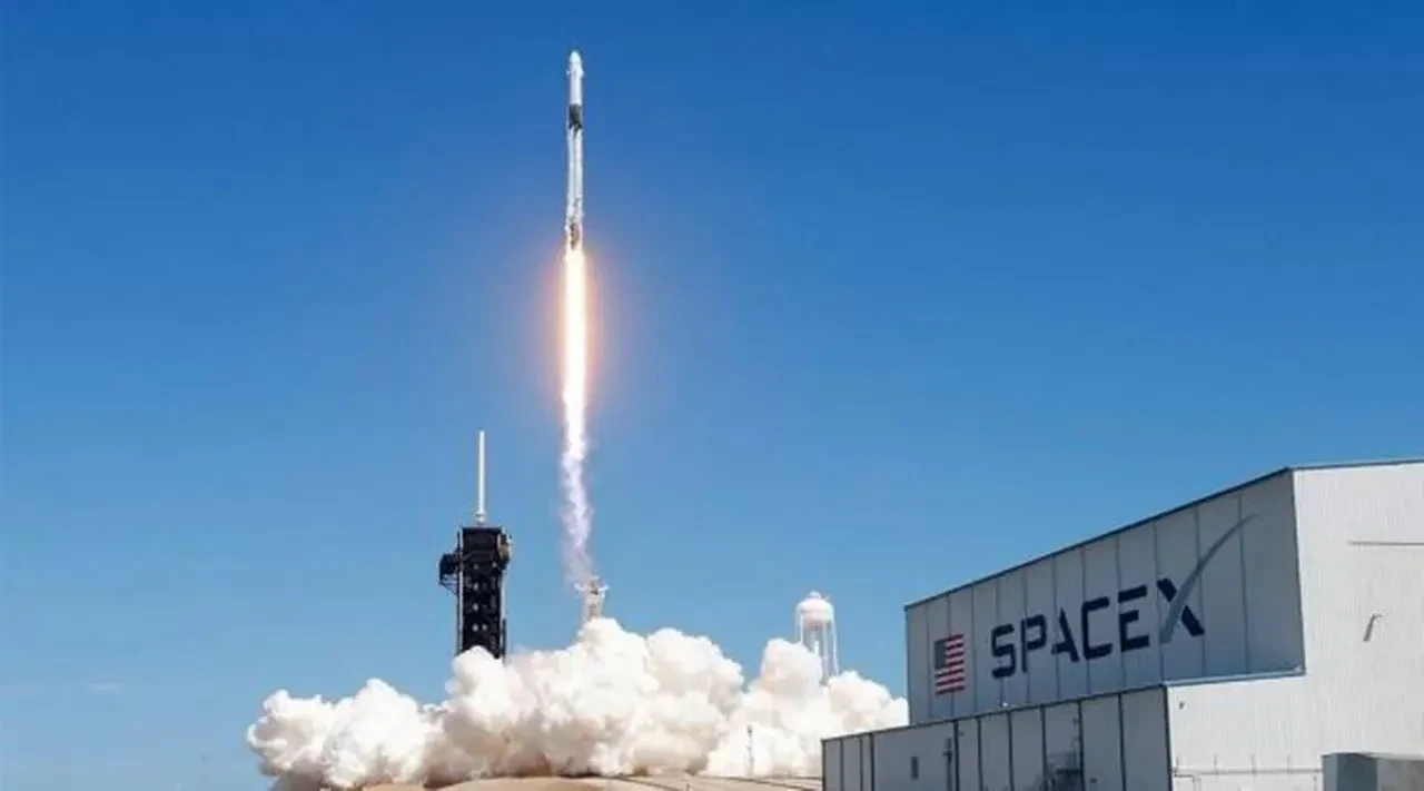 FCC'den SpaceX'e 7 bin 500 yeni Starlink uydu onayı