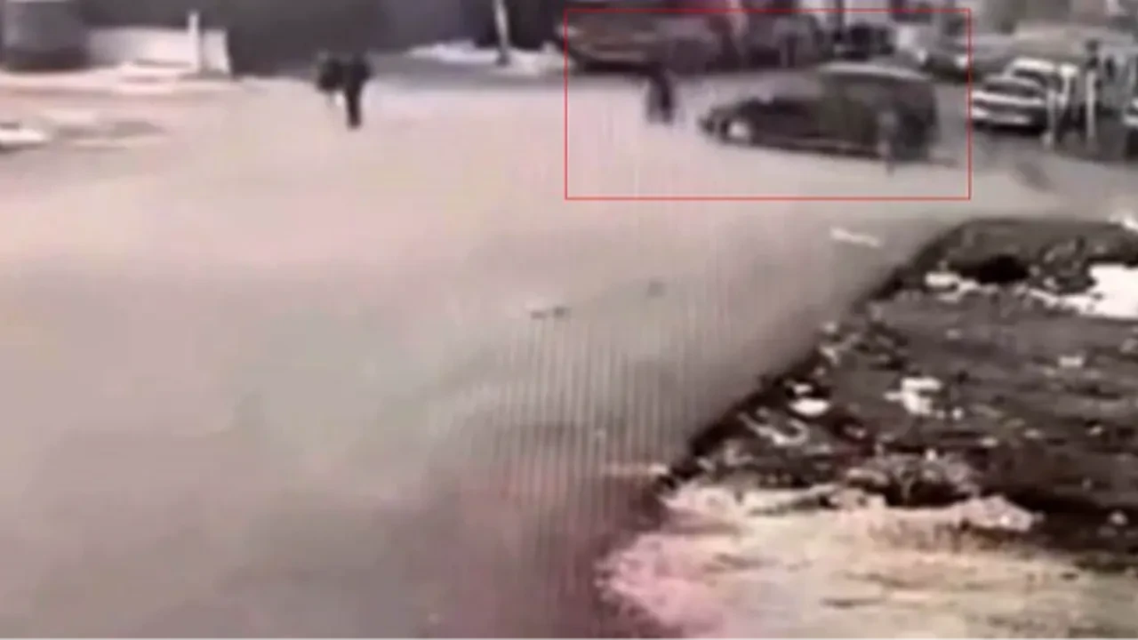 Gaziantep'te bir garip kaza! Araç motosiklete, motosiklet yayaya