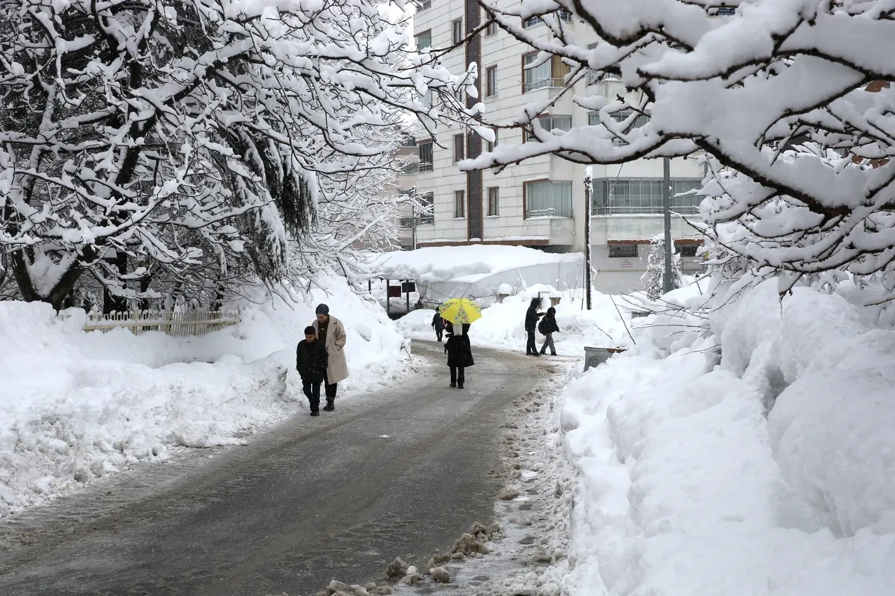 İstanbul'a kar geliyor! Meteoroloji saat vererek uyardı: Dondurucu soğuk kapıda