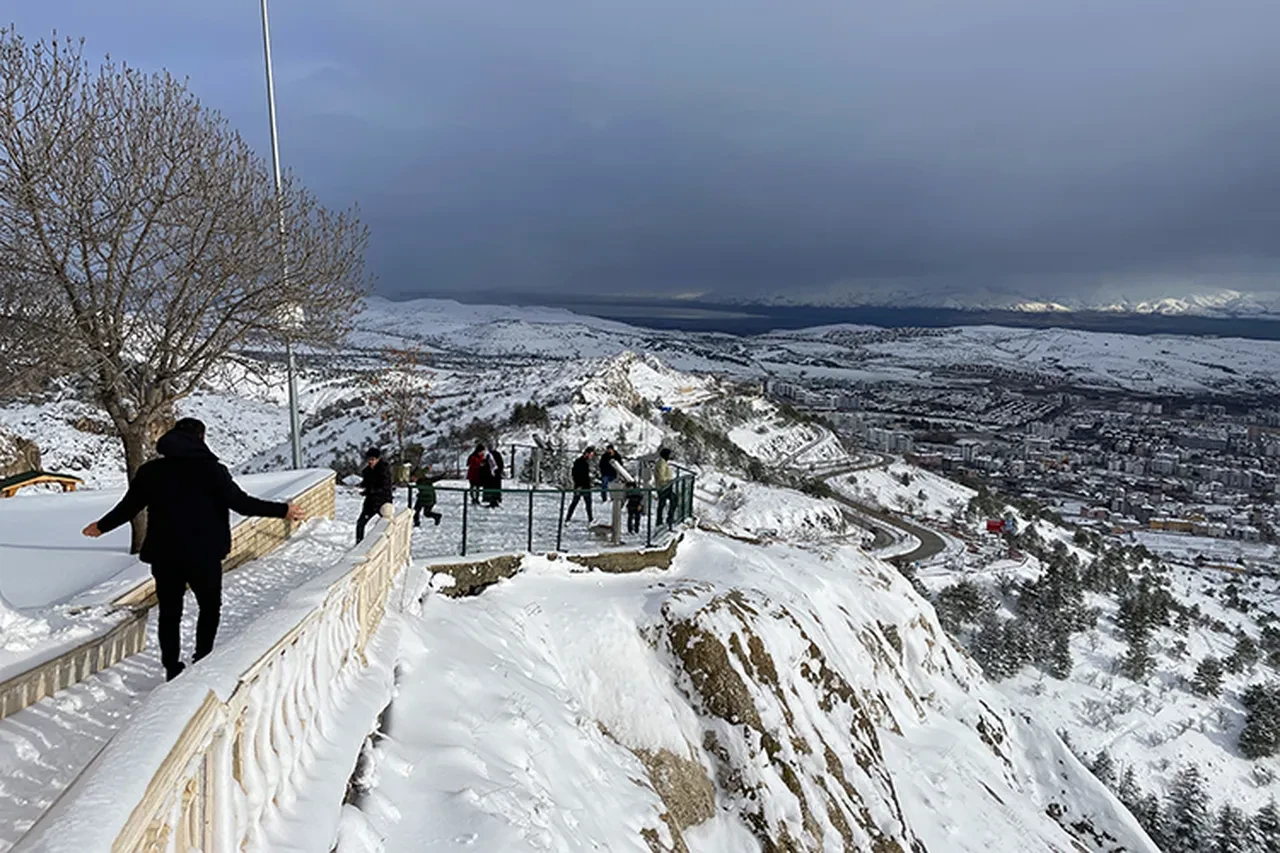 Malatya, Erzurum, Elazığ, Bursa'da yarın okullar tatil mi, var mı? 12 Ocak son dakika valilik kararları