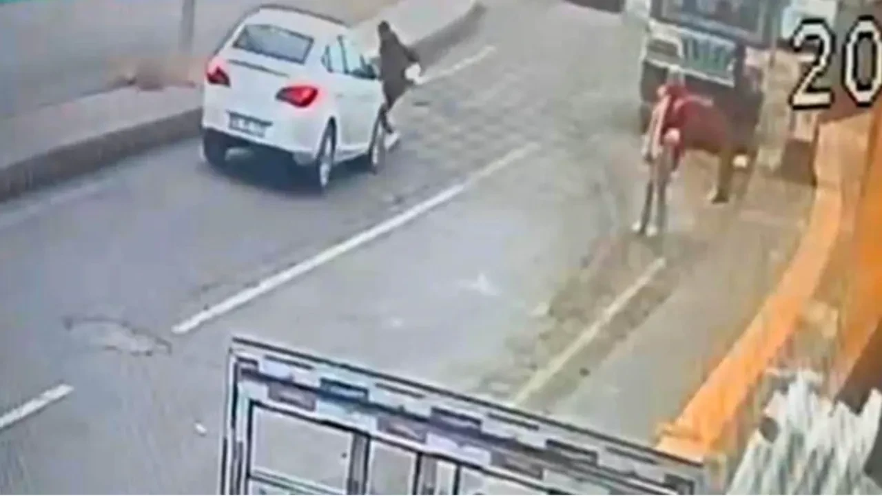 Siirt'te otomobilin yayaya çarptığı anlar saniye saniye kamerada