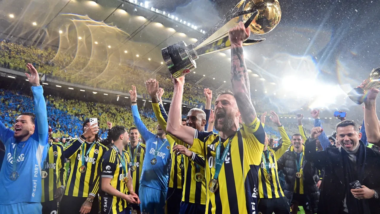 /spor/galatasaray-fenerbahce-super-kupa-finali-canli-mac-anlatimi-3275756