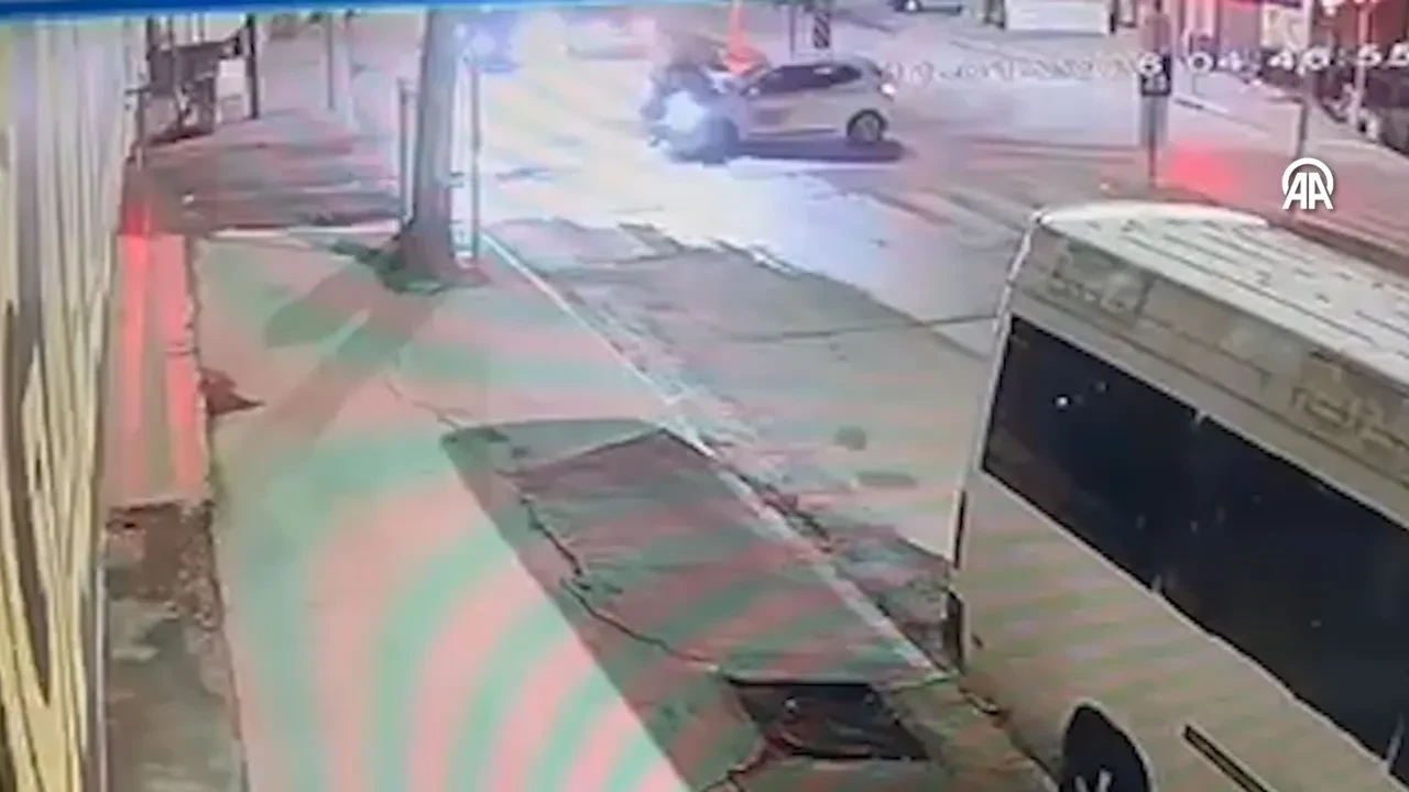 Tokat'ta otomobil ile motosiklet çarpıştı! O anlar kamerada