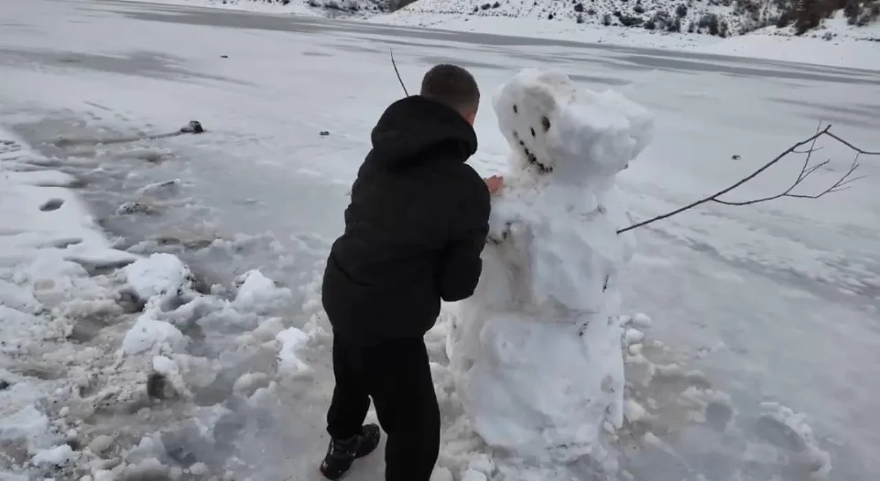 Adana'nın Sibiryası! Dev bir buz tabakasına döndü, görenler şaşkınlığını gizleyemedi