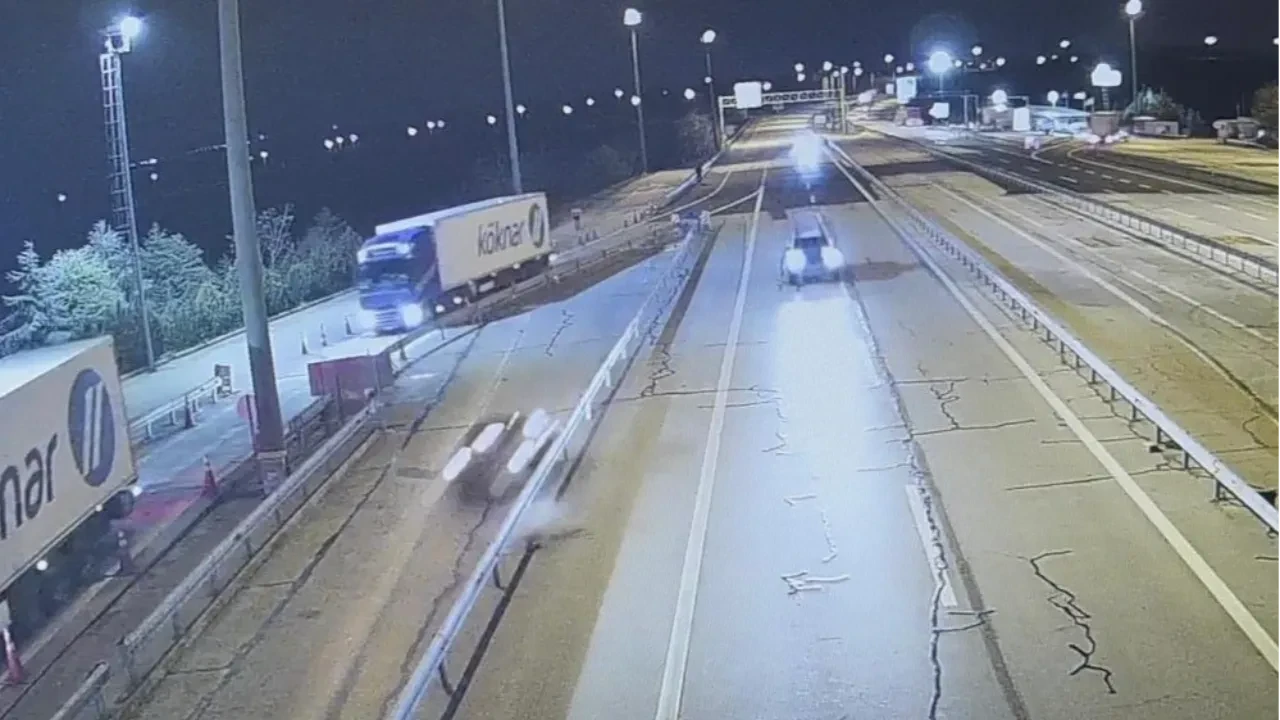 Alkollü sürücü faciaya davetiye çıkardı! Bariyerlere öyle bir çaptı ki...