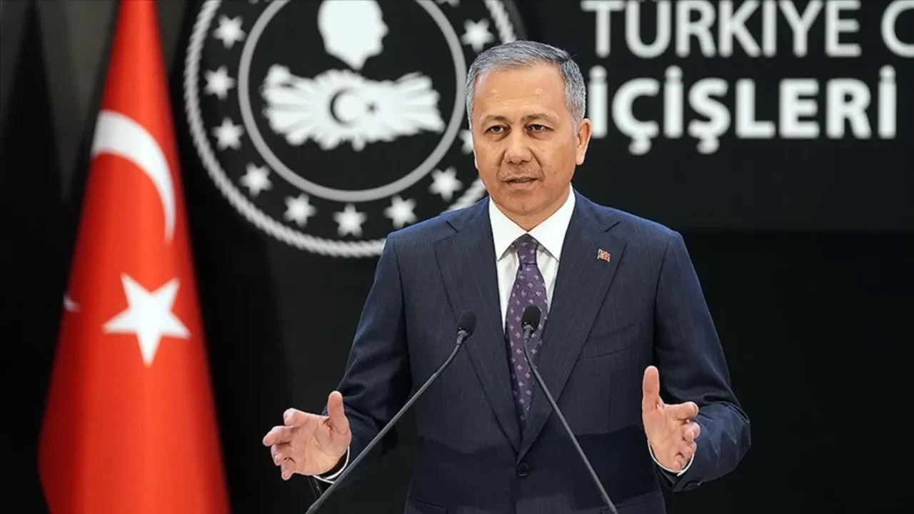 Bakan duyurdu! 16 ilde FETÖ operasyonu: 81 gözaltı