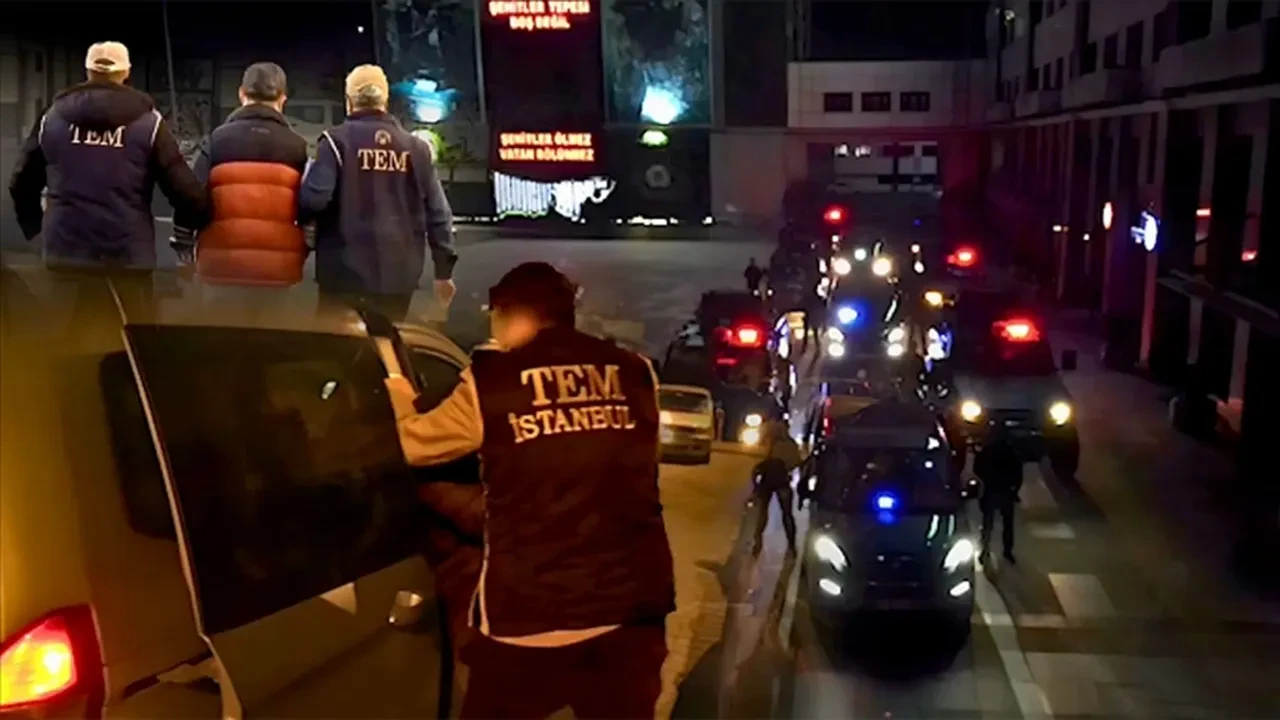 Bakan duyurdu! 16 ilde FETÖ operasyonu: 81 gözaltı