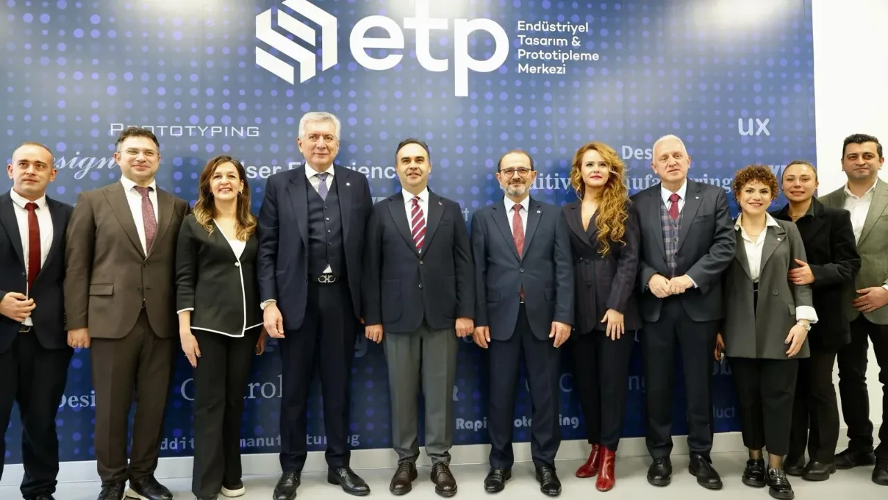 Bakan Kacır, Endüstriyel Tasarım ve Prototipleme Merkezini ziyaret etti