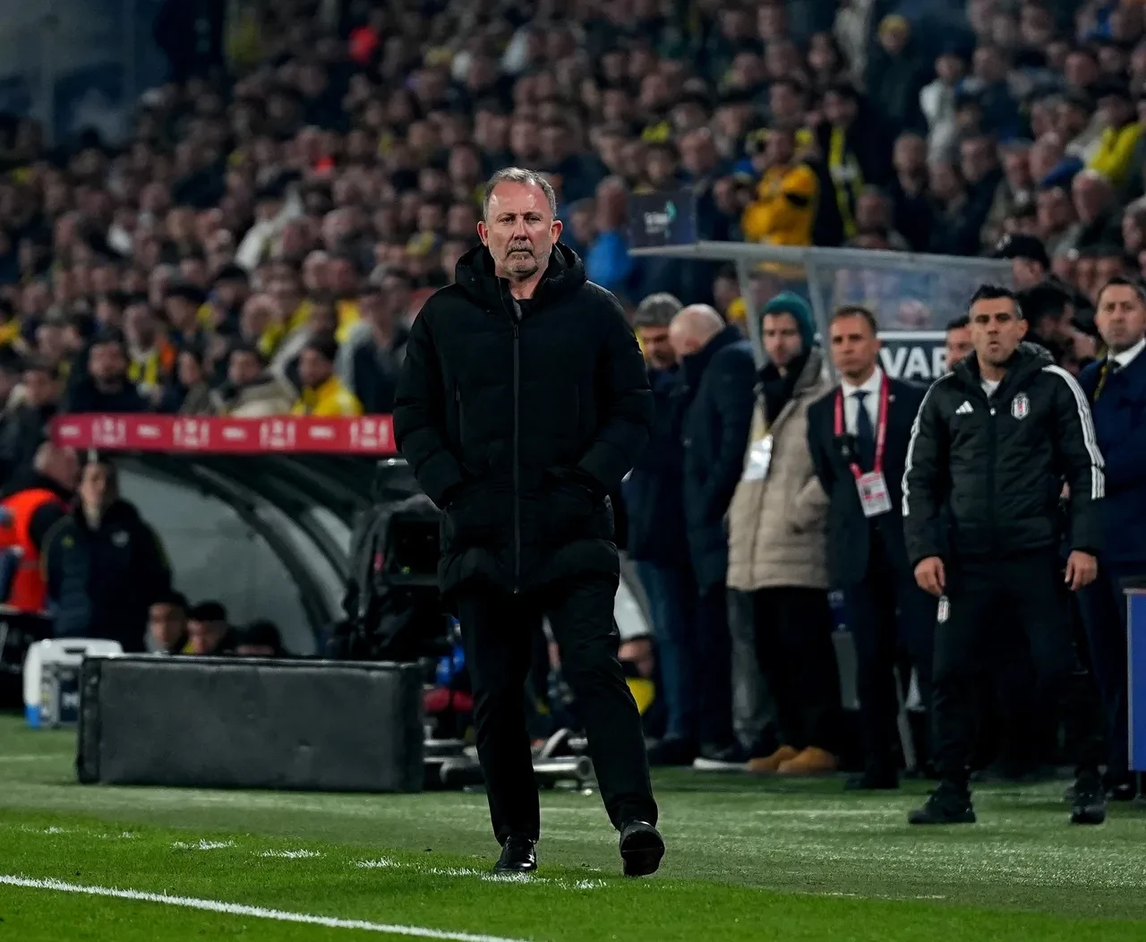 Beşiktaş, milli futbolcuya kancayı taktı! Sözleşme teklif edildi