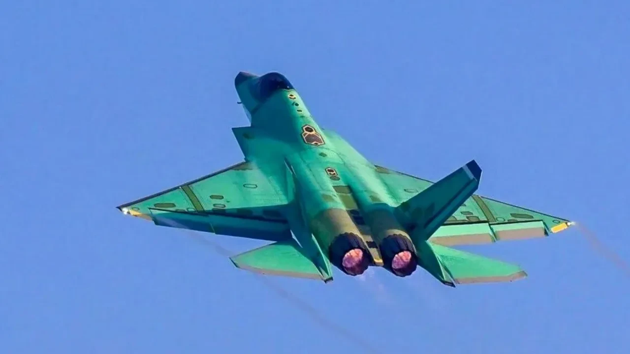 Çin’in F-35 rakibi hayalet uçağı J-35 seri üretime geçiyor: Yeni görüntüler sızdırıldı