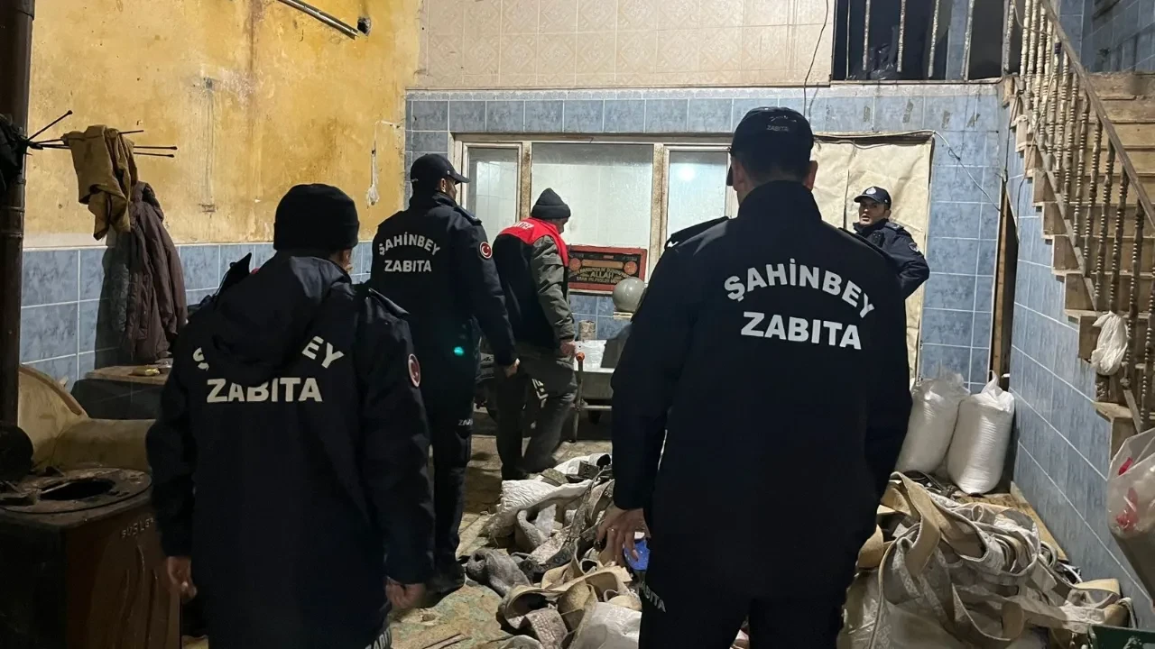 Gaziantep'te mide bulandıran görüntüler! Bu ürünleri vatandaşlara yedireceklerdi