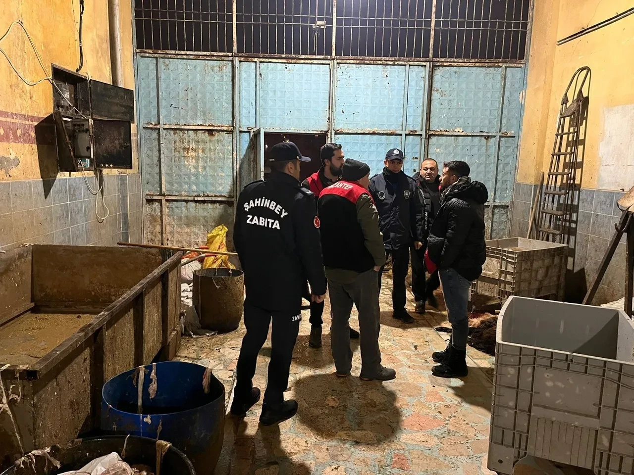 Gaziantep'te mide bulandıran görüntüler! Bu ürünleri vatandaşlara yedireceklerdi