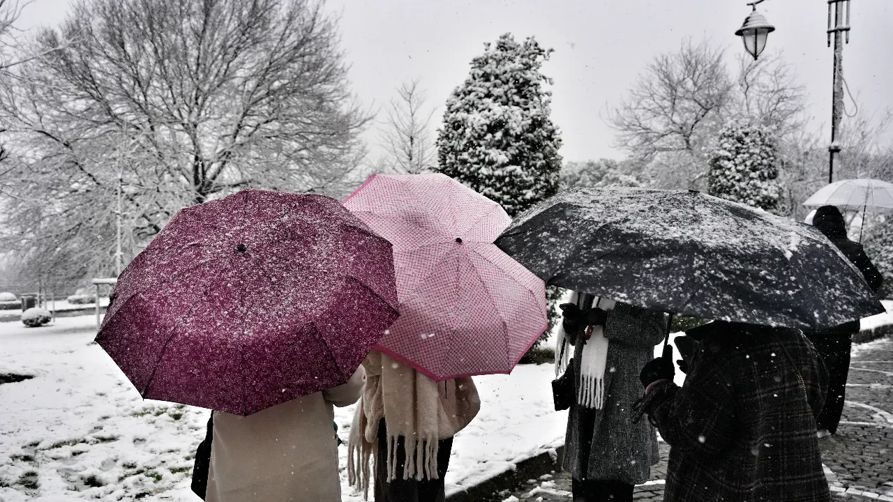 İstanbul Valiliğinden uyarı geldi: Yarın kar var, dondurucu soğuklar sürecek!