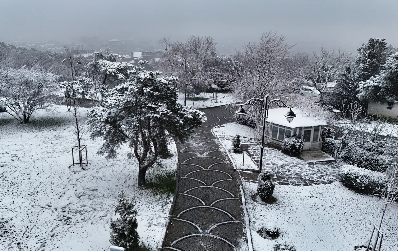 İstanbul Valiliğinden uyarı geldi: Yarın kar var, dondurucu soğuklar sürecek!