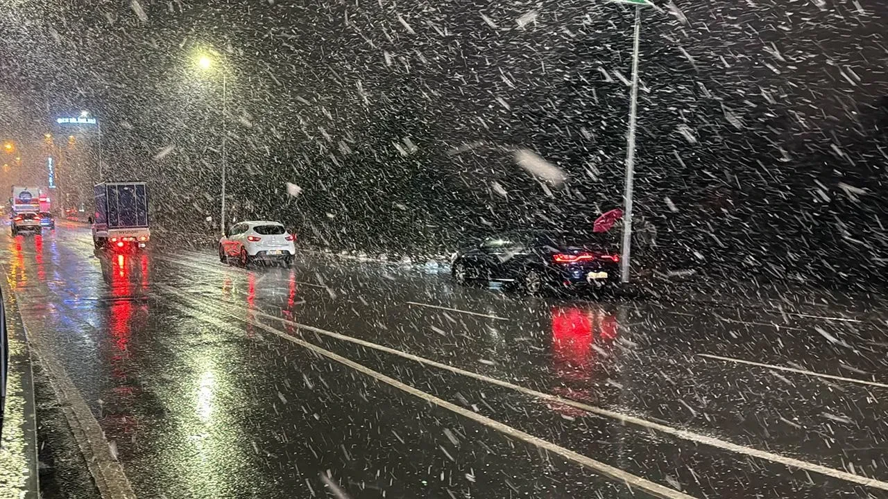 İstanbul'a beklenen kar yağışı giriş yaptı