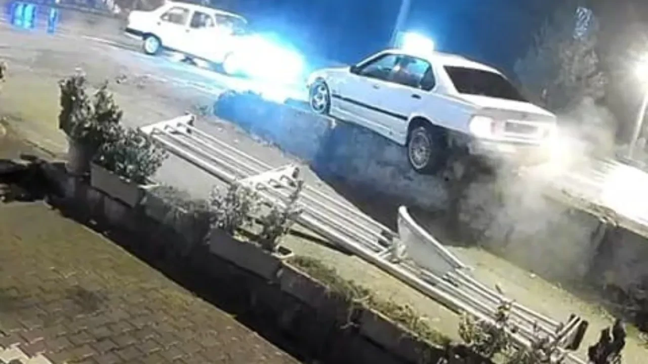 Kaza yaptığı araçtan koşarak uzaklaştı! O anlar saniye saniye kaydedildi