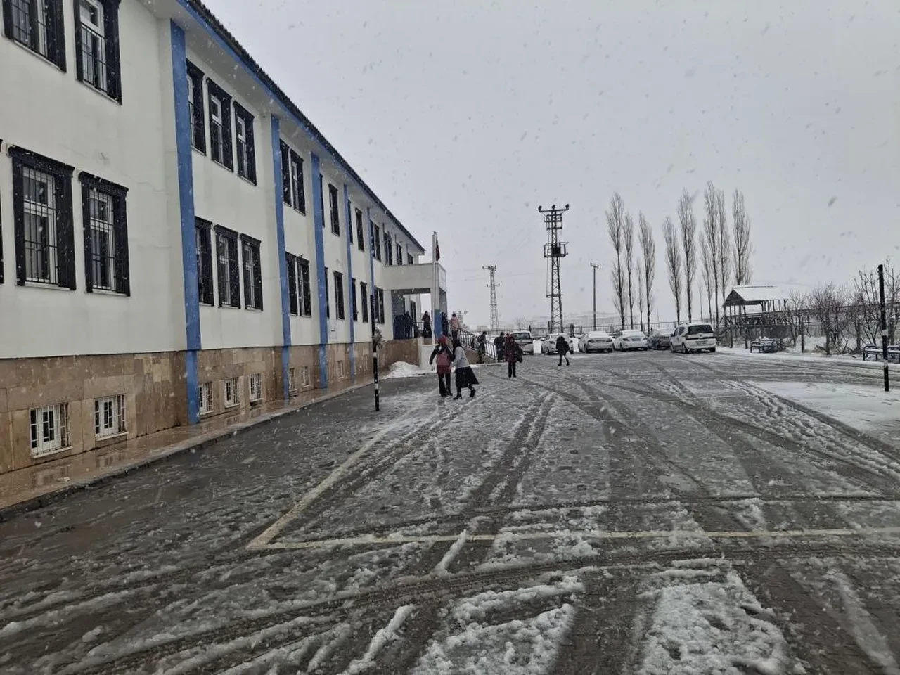 Okullar tatil edildi haberleri gelmeye başladı! İşte kar tatili olan iller