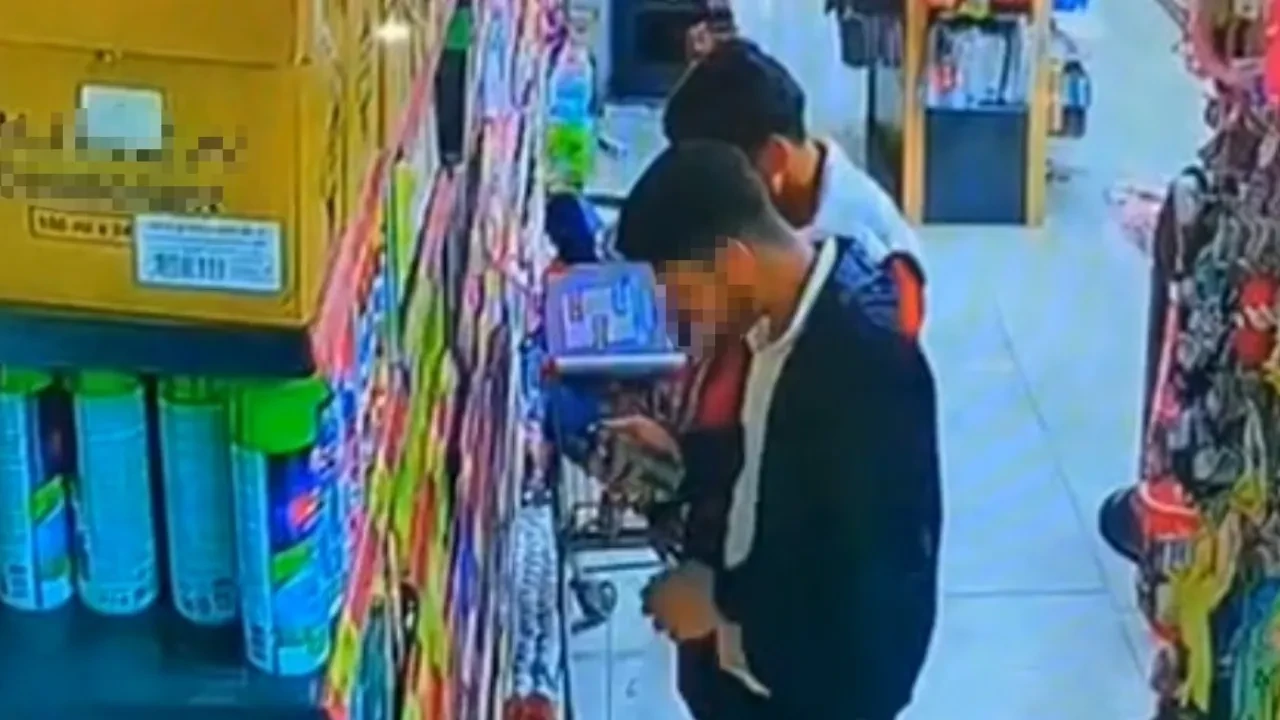 Önce kokladılar, sonra çaldılar! İş yeri sahibinden esprili tepki: 