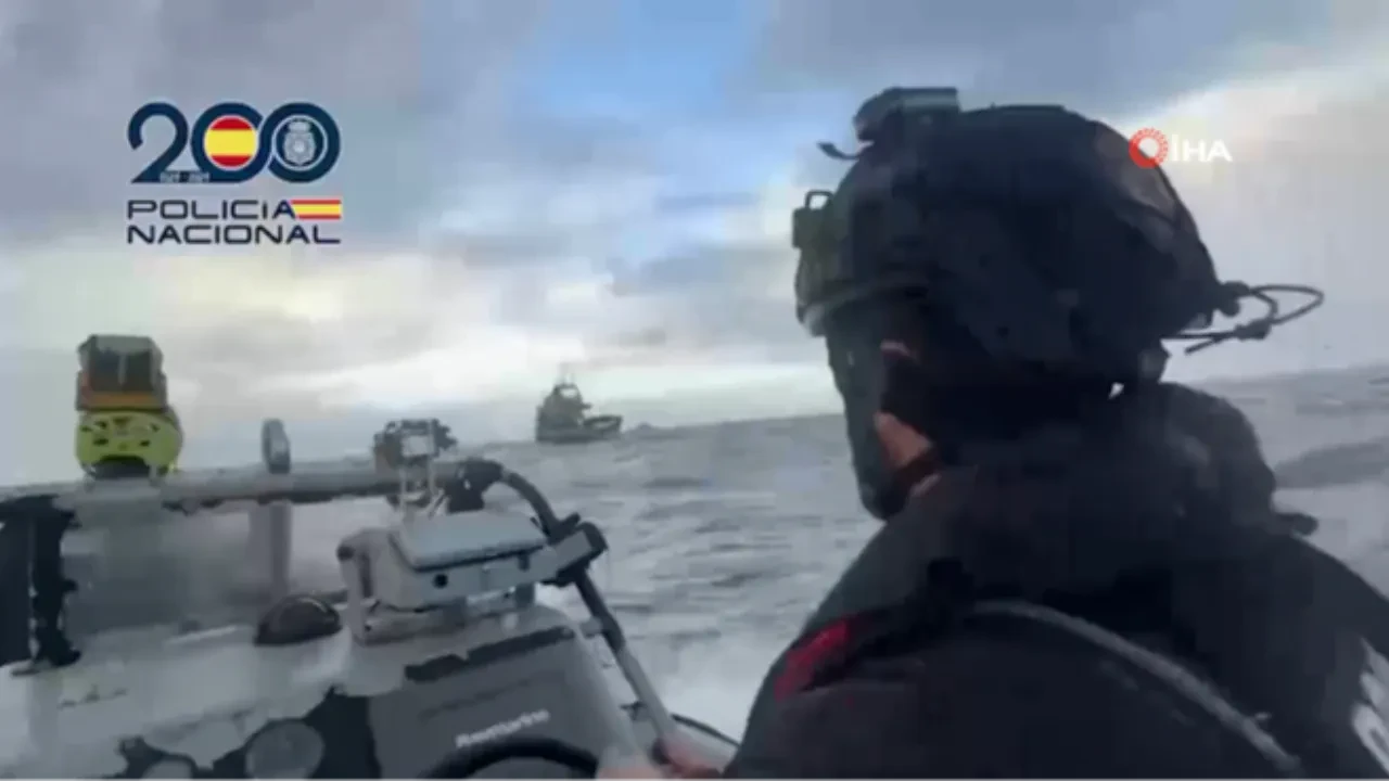 Tarihi operasyon: Okyanusta 10 ton kokain ele geçirildi 