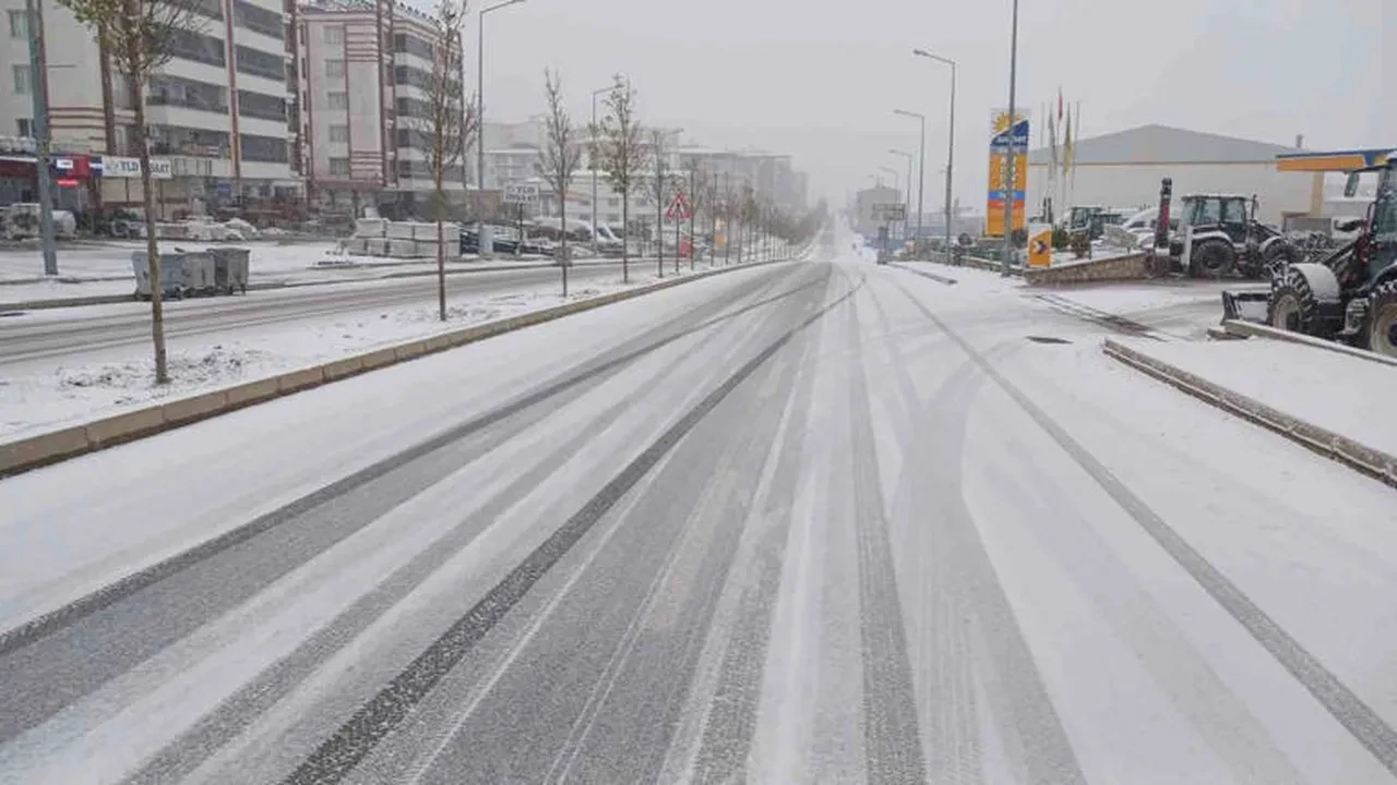 Araç sahiplerine kritik uyarı! Yolda görünmeyen gizli tehlikeye dikkat
