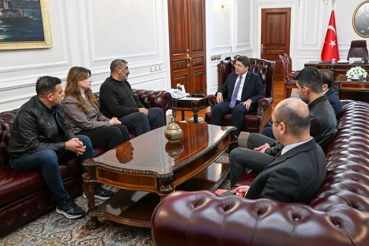 Bakan Tunç, Rojin Kabaiş’in ailesiyle buluştu! Soruşturma titizlikle sürüyor