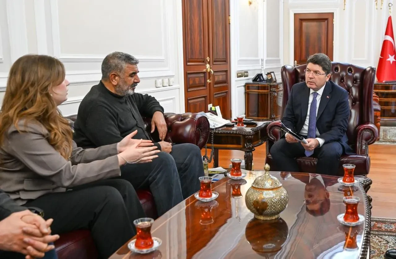 Bakan Tunç, Rojin Kabaiş’in ailesiyle buluştu! Soruşturma titizlikle sürüyor