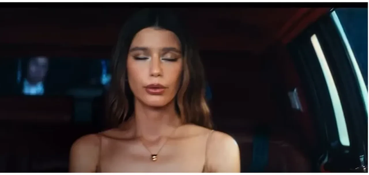 Beren Saat'ten kariyer değişikliği! Müzik kariyeri başladı, ilk tanıtım videosu büyük ilgi gördü 