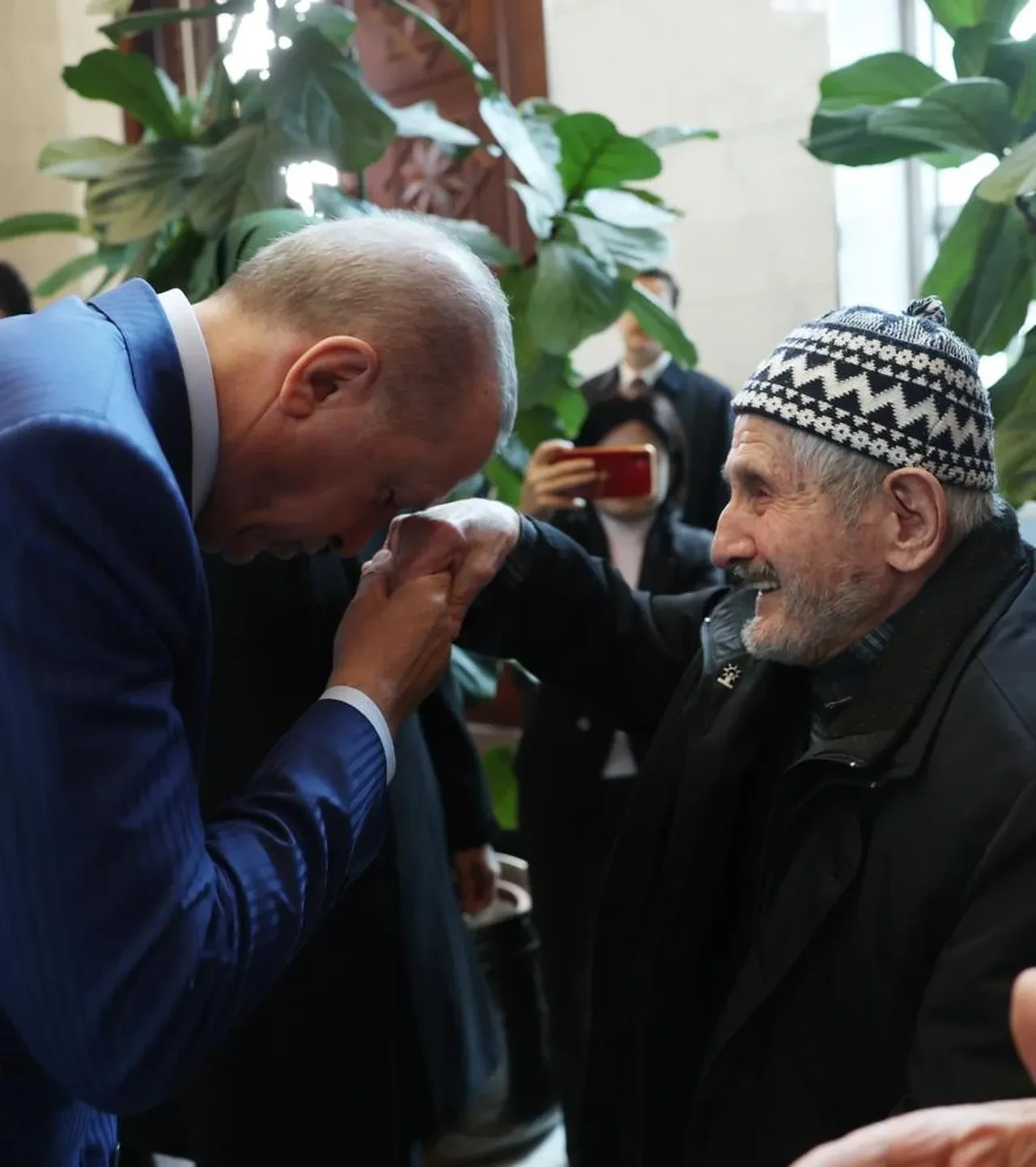 Cumhuriyet'ten 3 yaş küçük Necati Dede görüştüğü Cumhurbaşkanı Erdoğan'ı diğer liderlerle kıyasladı! Özellikle 3 şey söylemiş