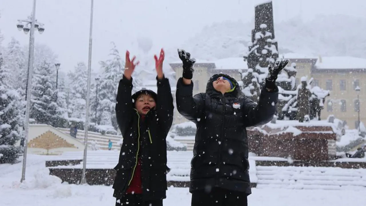 Eğitimde kar arası! İşte okulların tatil edildiği iller