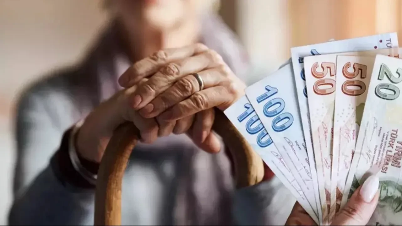 Emeklilere vatandaşlık maaşı yolda! Gelir desteği verilecek: Düşük maaşa yeni formül 