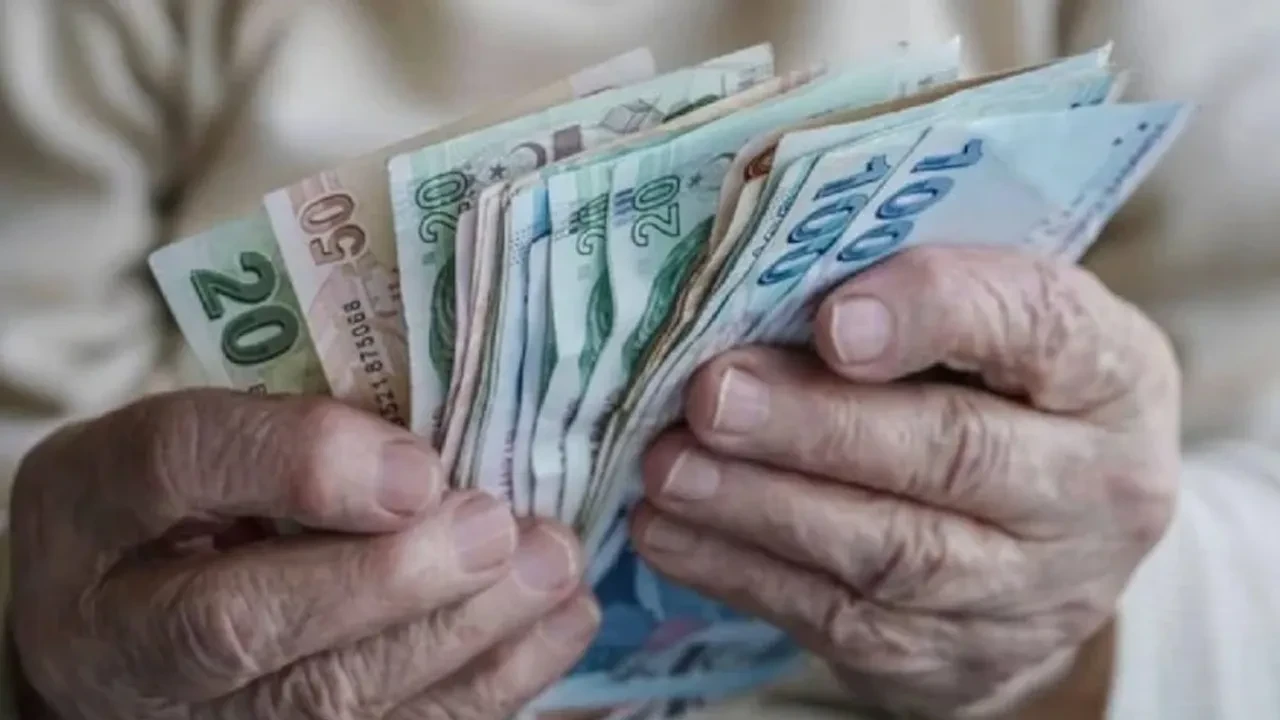 Emeklilere vatandaşlık maaşı yolda! Gelir desteği verilecek: Düşük maaşa yeni formül 