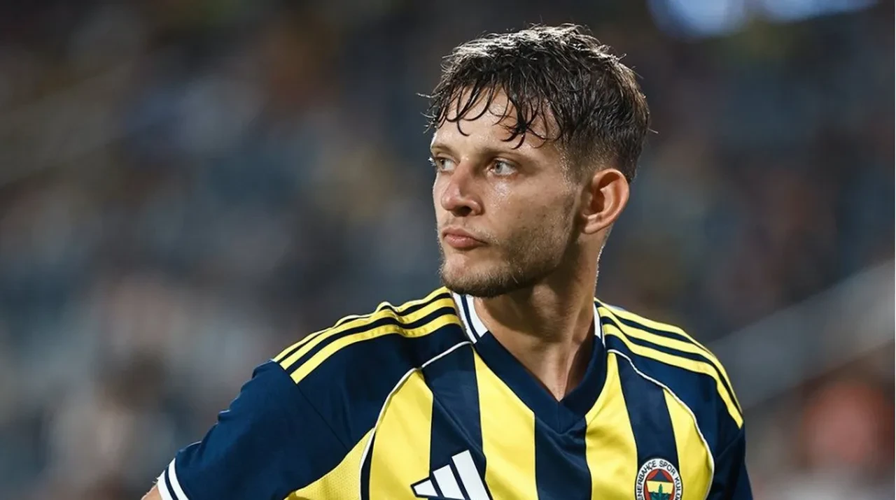Fenerbahçe'de 2 yıldız İstanbul'u terk ediyor! Transferde sürpriz gelişme