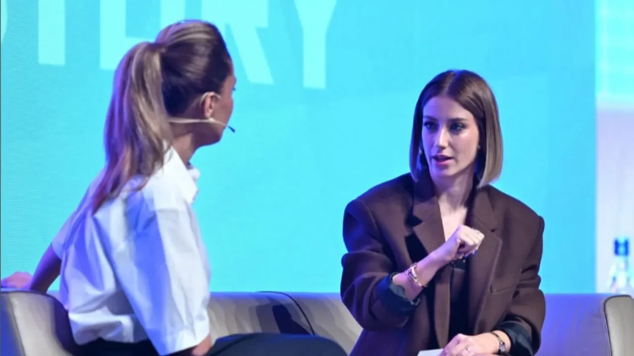 Hazal Kaya'nın makyajsız haline beğeni yağdı! 