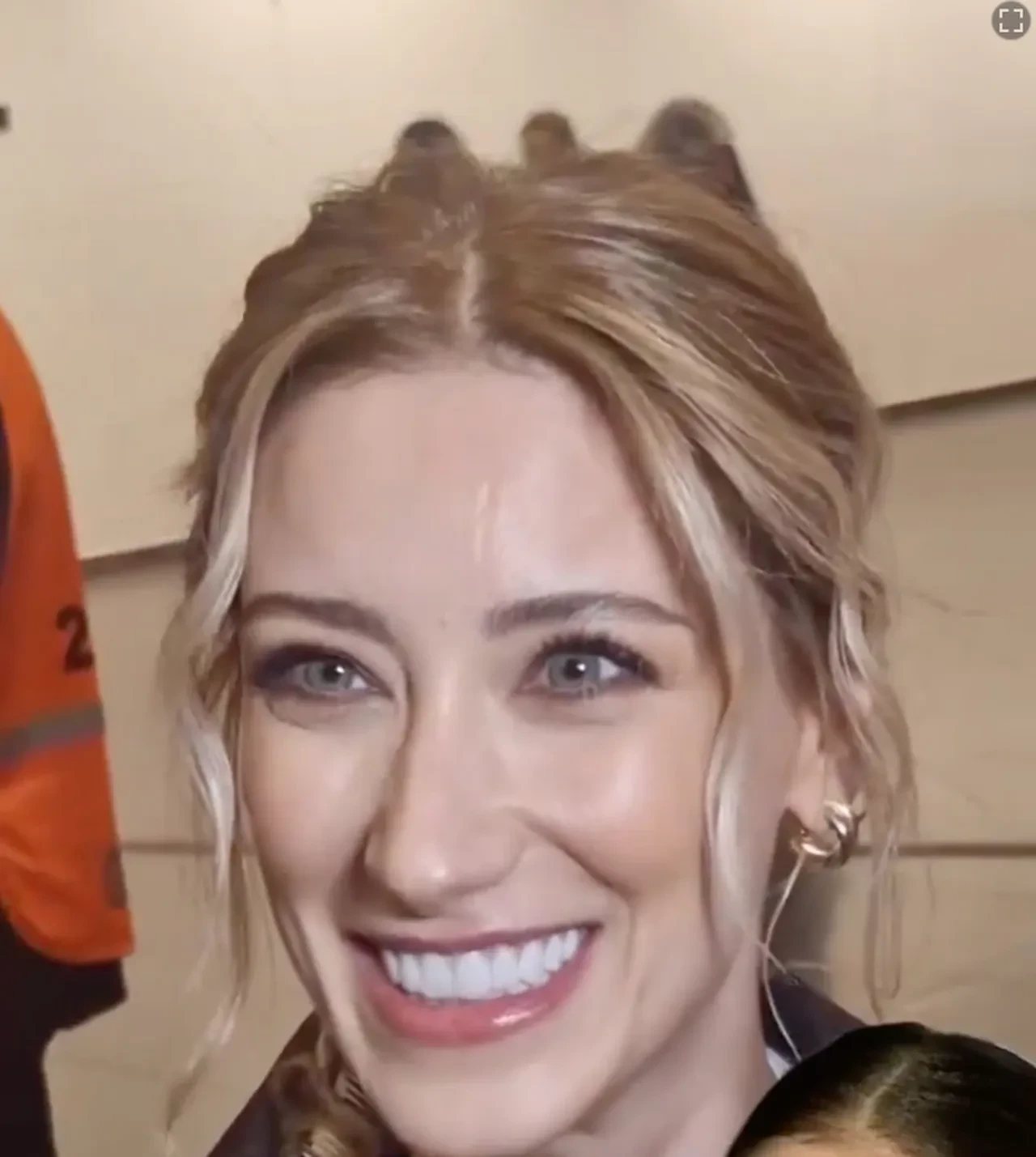 Hazal Kaya'nın makyajsız haline beğeni yağdı! 