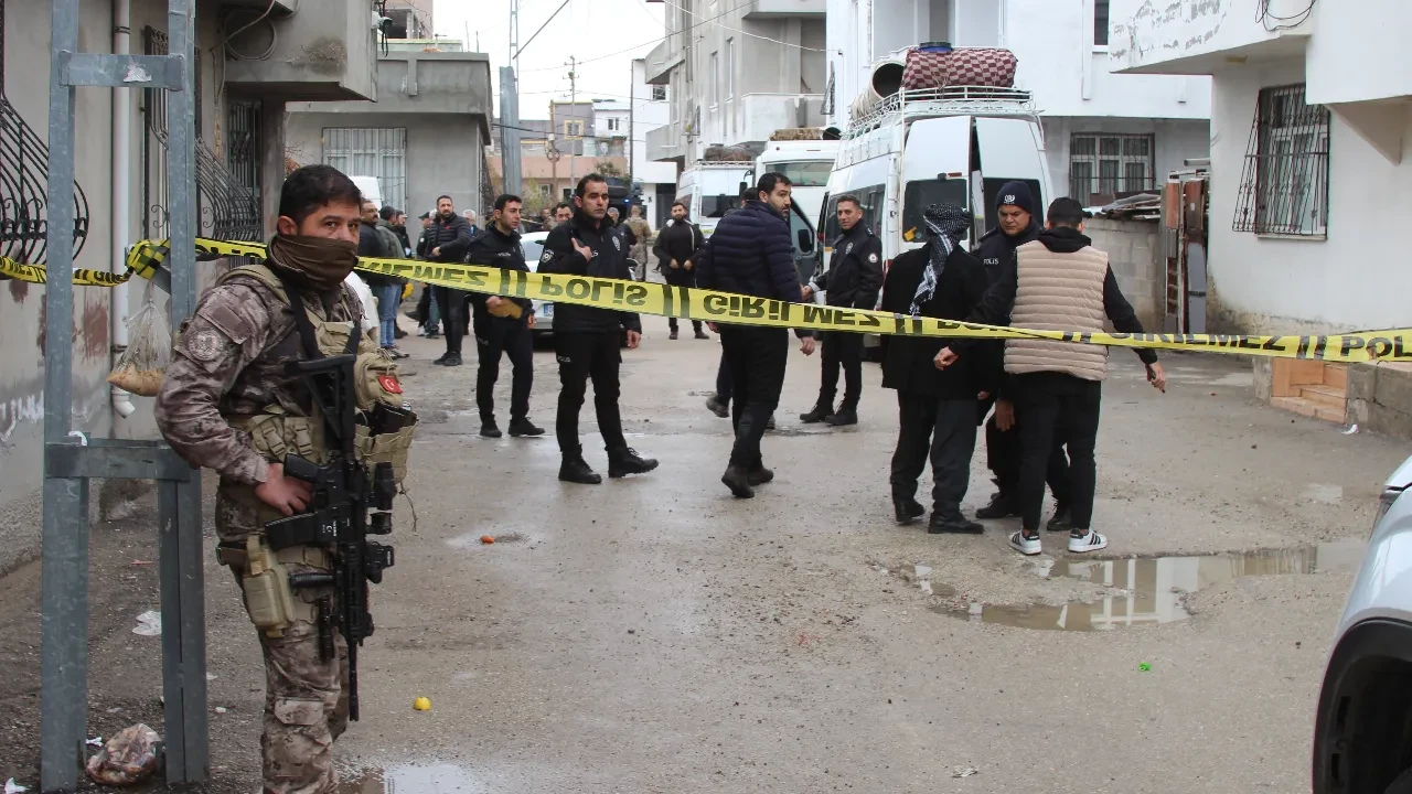 İki grup arasındaki kavgada kan döküldü! Adana'da taşlı, sopalı saldırı