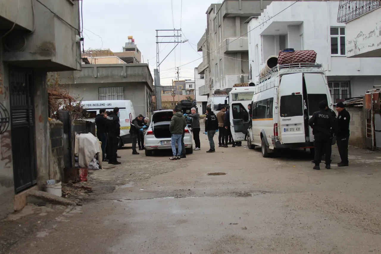 İki grup arasındaki kavgada kan döküldü! Adana'da taşlı, sopalı saldırı