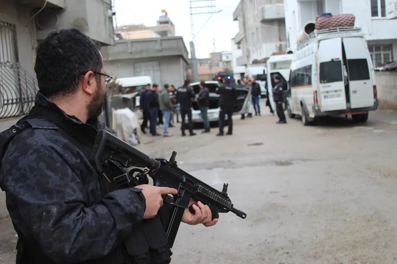 İki grup arasındaki kavgada kan döküldü! Adana'da taşlı, sopalı saldırı