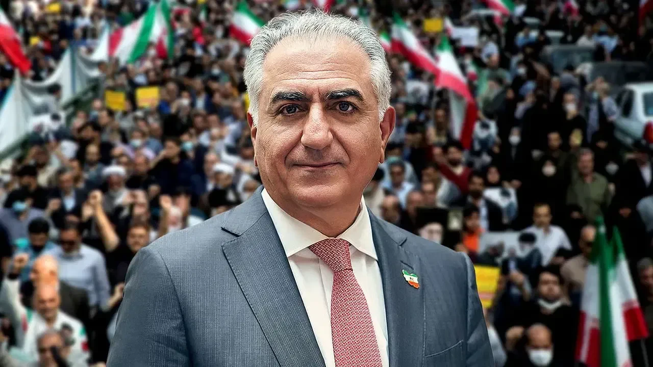 İran'ın devrik şahının oğlu Rıza Pehlevi kendi kendine gelin güvey oluyor! 