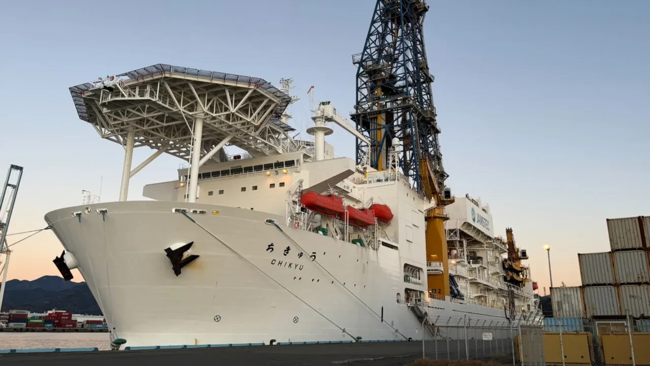 Japonya bağımsızlık için 6 kilometre derine iniyor