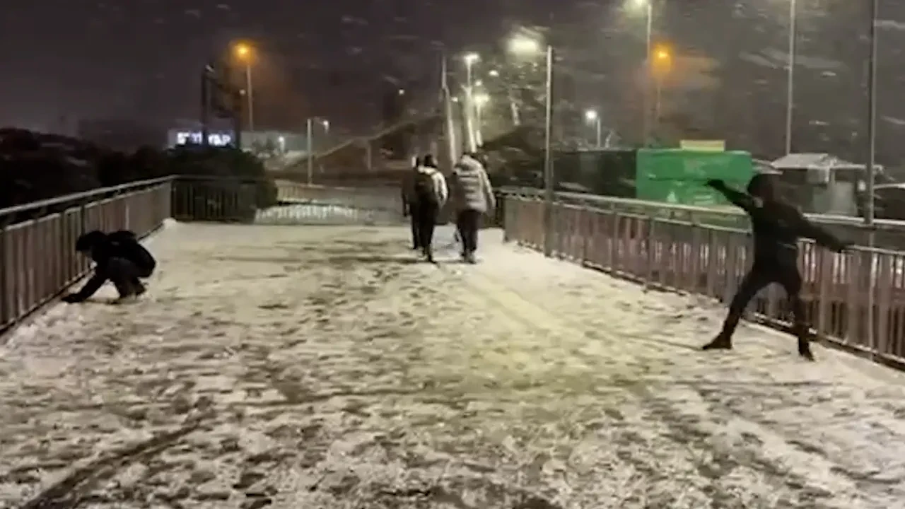 Kar yağışı devam ediyor! İstanbul'un zirveleri beyaza büründü