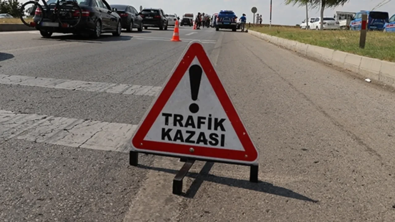 Niğde'de 3 aracın karıştığı feci kaza! Ölüler ve yaralılar var