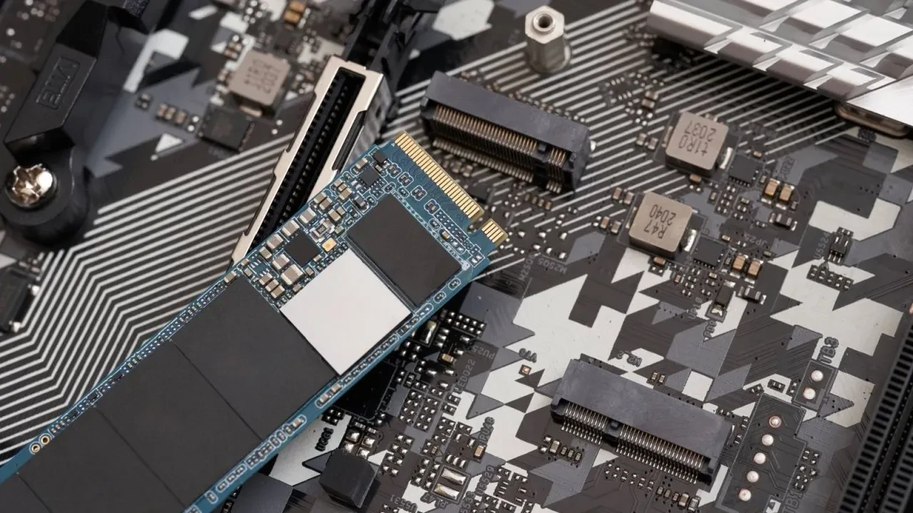 Piyasada ‘çifte darbe’ etkisi: Bilgisayar fiyatlarına zam yağmuru olacak