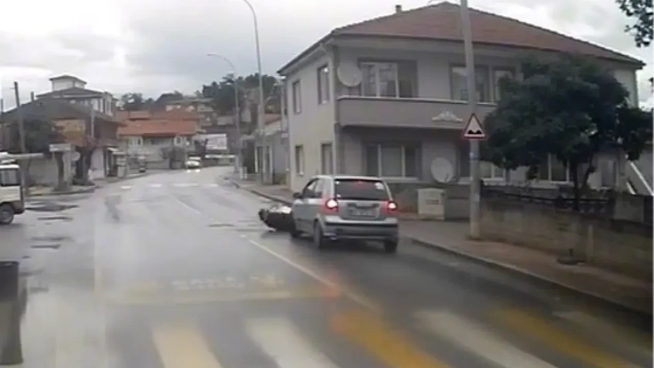 Yaya geçidinde ölüm! Yaşlı kadın metrelerce savruldu