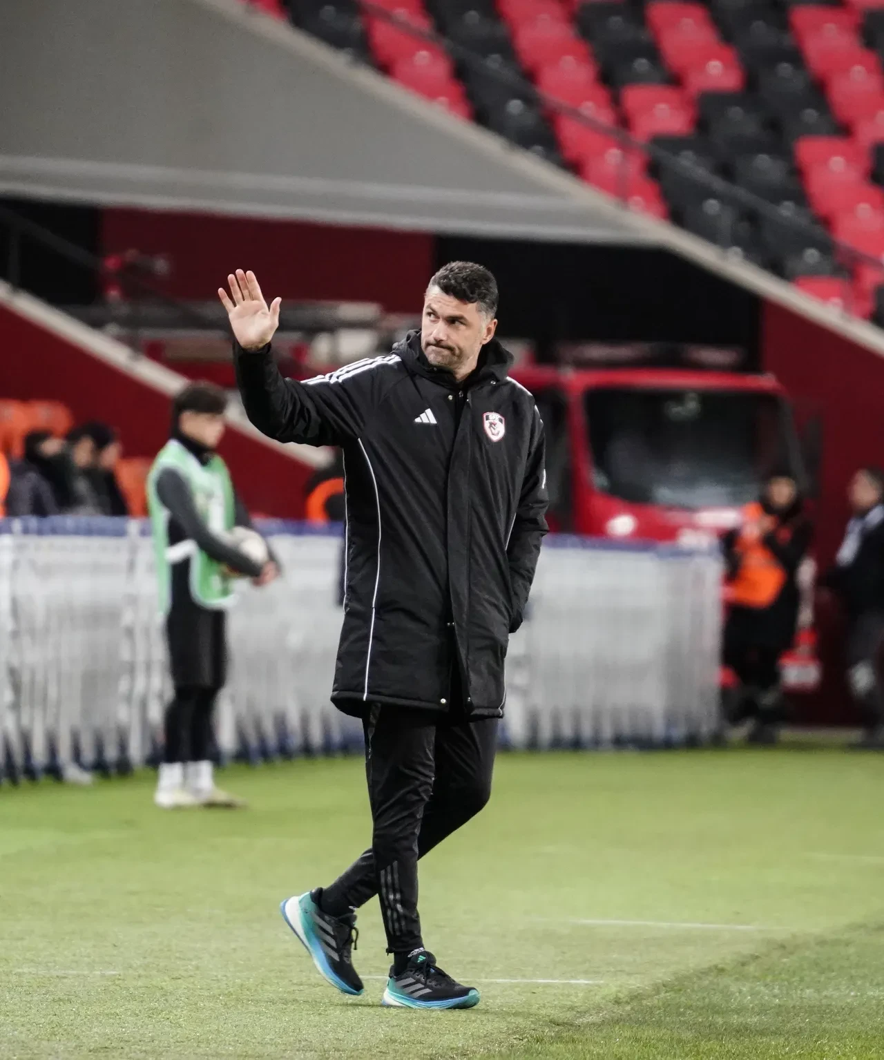 Ziraat Türkiye Kupası'nda tansiyon yükseldi: 3 kırmızı kart ve tek golle gelen zafer!