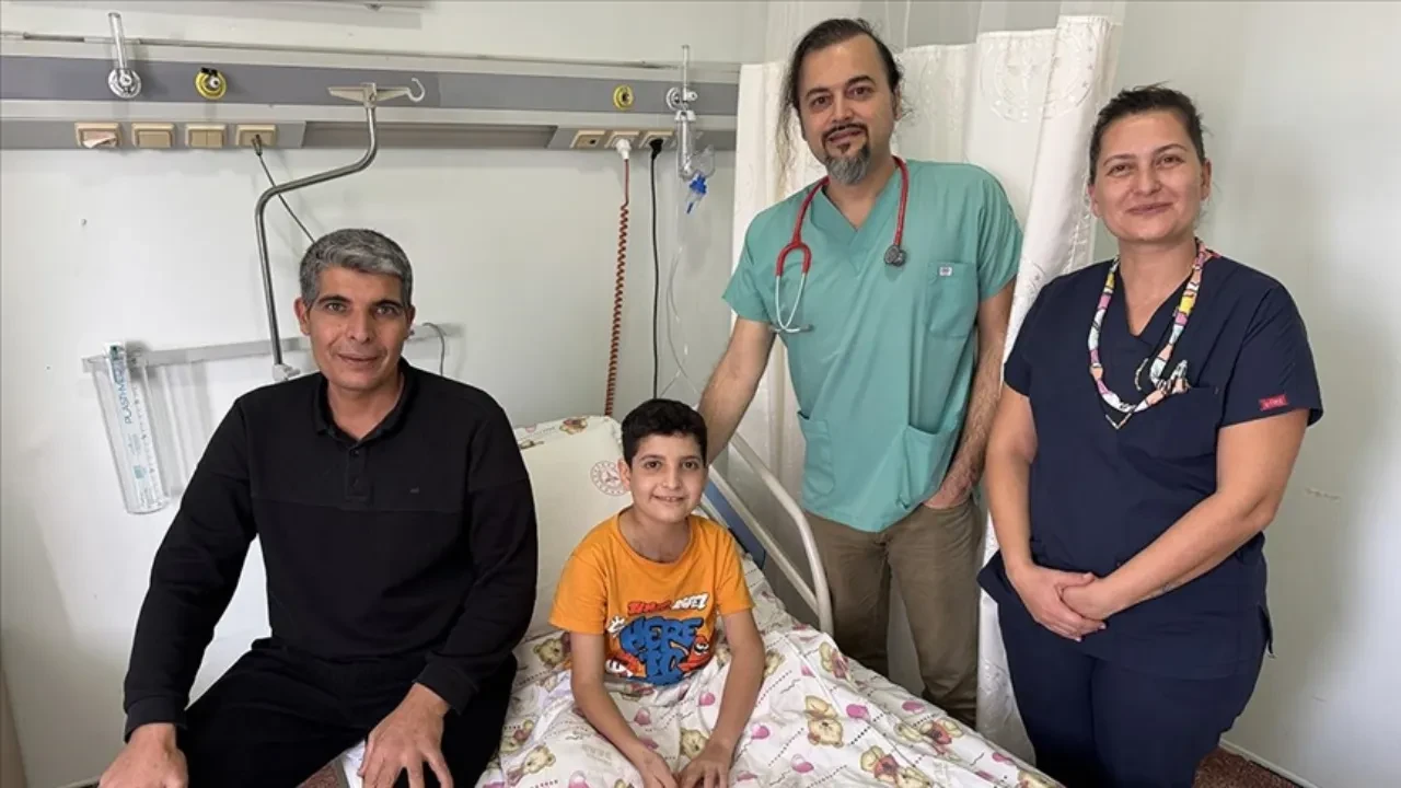 Ameliyat öncesi kalbi durdu! 11 yaşındaki Azat, doktorların kritik müdahalesiyle sağlığına kavuştu