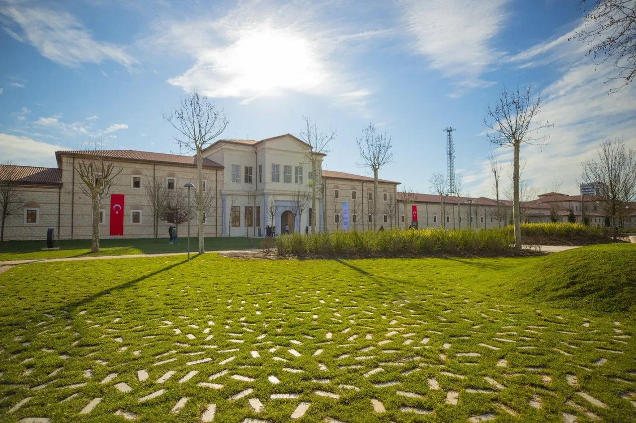 Bakan Ersoy rekor rakamı verdi: Rami Kütüphanesi'ni 7.7 milyon kişi ziyaret etti