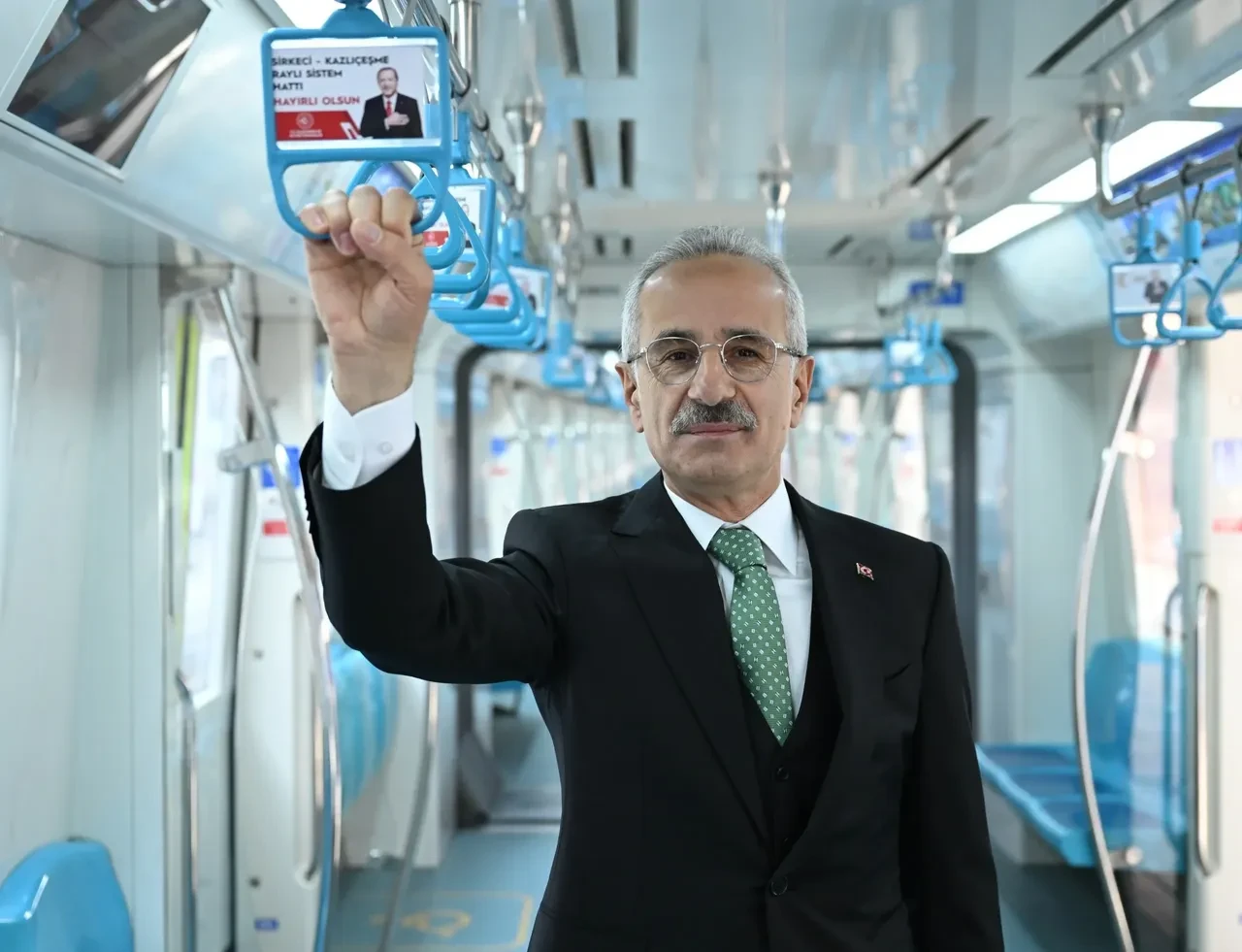Bakan Uraloğlu müjdeyi verdi: Marmaray gazetecilere ücretsiz oluyor